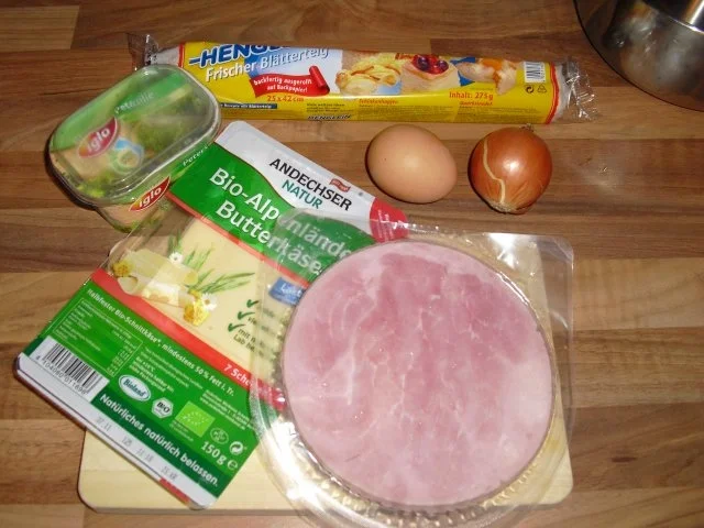 Rezept: Schinken-Käse-Hörnchen Bild Nr. 2 Schinken-Käse-Hörnchen - Rezept - Bild Nr. 2