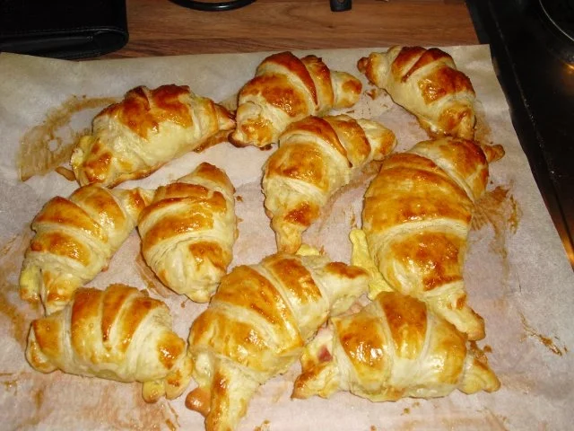 Rezept: Schinken-Käse-Hörnchen Bild Nr. 8 Schinken-Käse-Hörnchen - Rezept - Bild Nr. 8