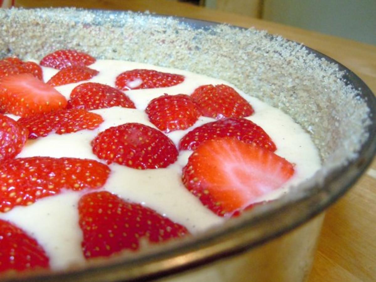 Saftiger Erdbeerkuchen - einfach - 233 kcal/100g