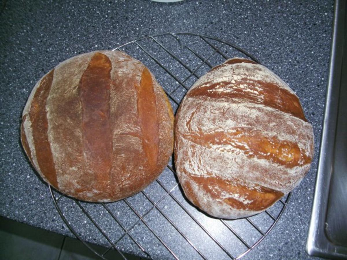 Roggenmischbrot mit Roggen Mehl und Weizen Mehl - Rezept mit Bild ...