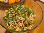 Mediterraner Nudelsalat: - Rezept