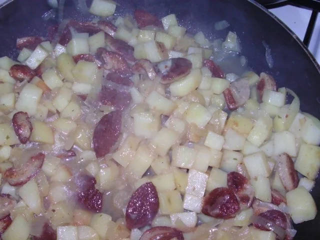 Rezept: Kartoffel-Bratwurst-Pfanne Kartoffel-Bratwurst-Pfanne - Rezept