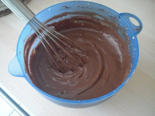 Flüssiger Schokoladenkuchen mit Mandeln an Orangen-Melissen-Sauce - Rezept - Bild Nr. 3