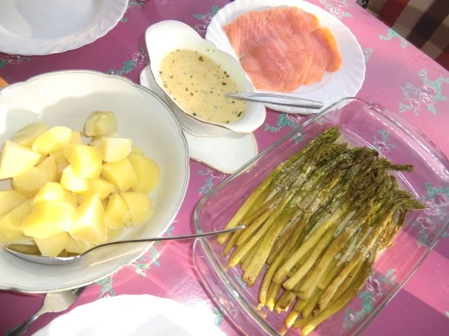Grüner Spargel mit Lachs und Kartöffelchen an einer Senf-Meerrettich-Sauce - Rezept - Bild Nr. 5
