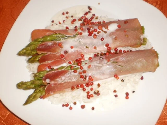 Rezept: Spargel-Päckchen auf Reis Spargel-Päckchen auf Reis - Rezept