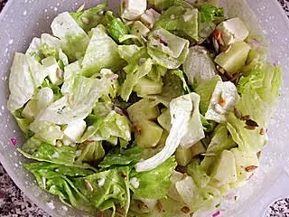Eisbergsalat mit Apfel - Rezept - Bild Nr. 2