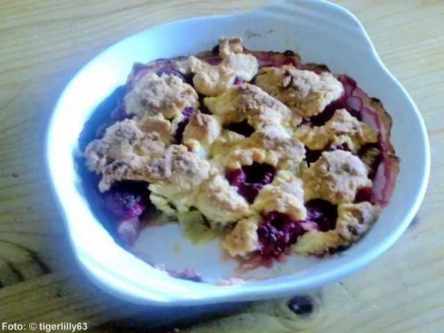 Himbeer-Rhabarber-Crumble - Rezept - Bild Nr. 2