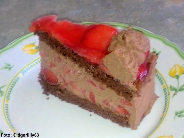 Rezept: Erdbeer-Schokosahne-Torte Bild Nr. 3 Erdbeer-Schokosahne-Torte - Rezept - Bild Nr. 3