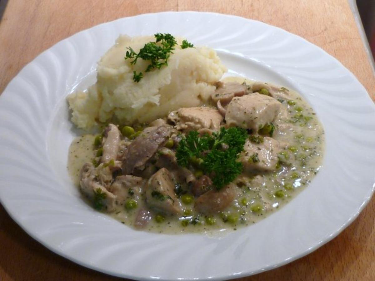 Hühnerragout vom Suppenhuhn mit Kartoffelpüree - Rezept - kochbar.de