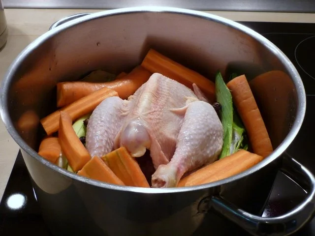 Hühnerragout vom Suppenhuhn mit Kartoffelpüree - Rezept - Bild Nr. 3