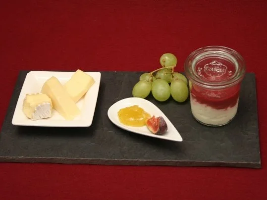 Käseplatte und Quarkcrème - Rezept