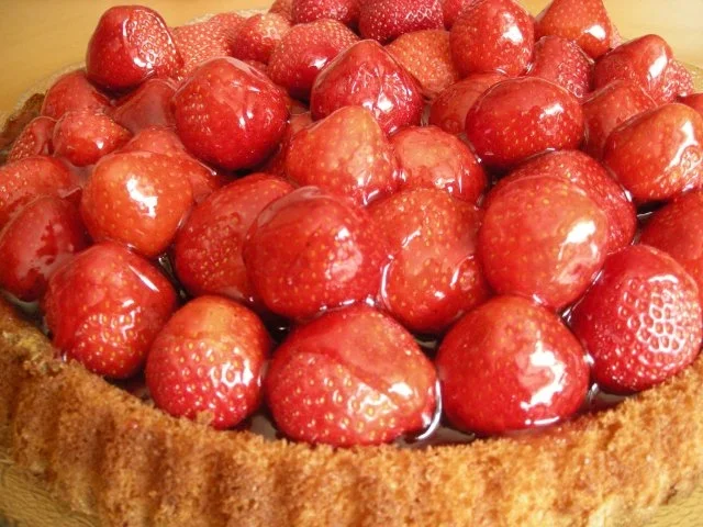 Tortenboden gelingt immer....... mit Erdbeeren oder Kirschen - Rezept