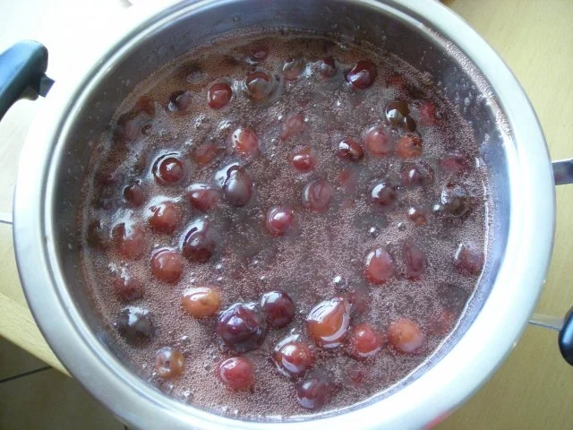 Tortenboden gelingt immer....... mit Erdbeeren oder Kirschen - Rezept - Bild Nr. 6