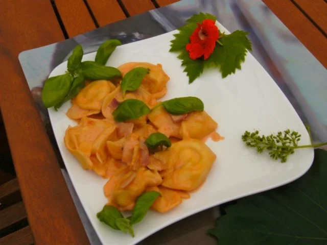 Rezept: Tortellini .. mit Lachs..Kochschinken Bild Nr. 3 Tortellini .. mit Lachs..Kochschinken - Rezept - Bild Nr. 3