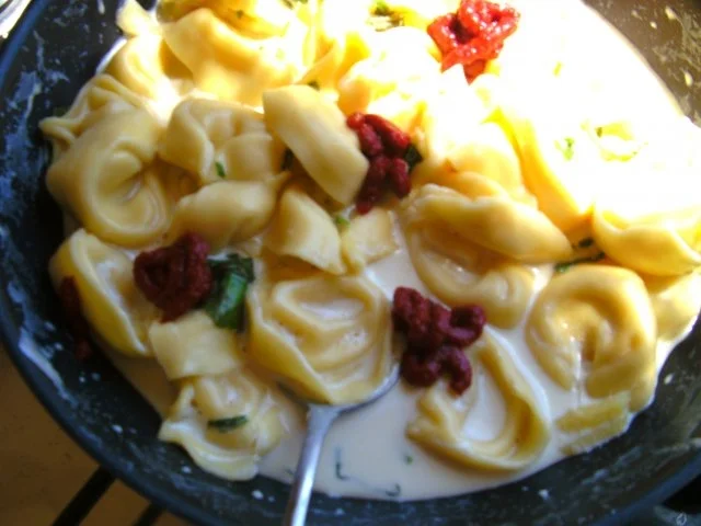 Rezept: Tortellini .. mit Lachs..Kochschinken Bild Nr. 5 Tortellini .. mit Lachs..Kochschinken - Rezept - Bild Nr. 5