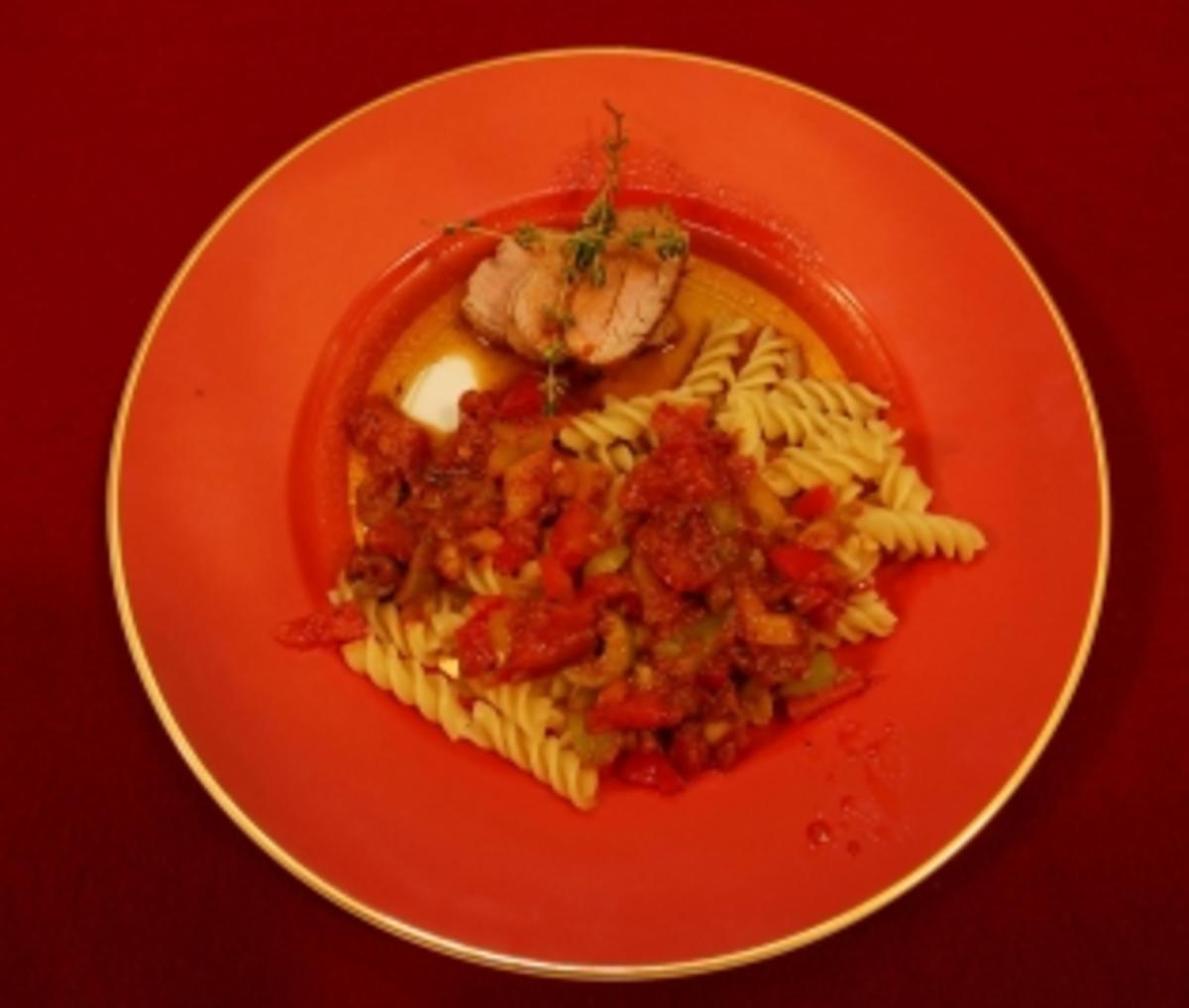 Bilder für Kalbsfilet mit Pasta und Paprika-Oliven-Pesto (Hera Lind) - Rezept