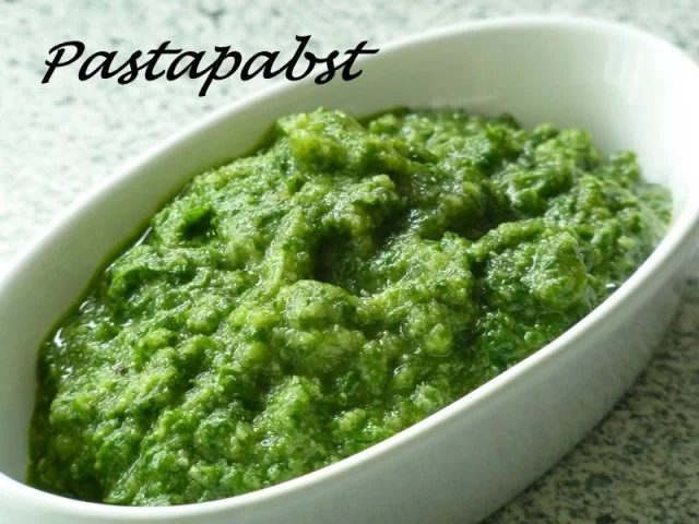 Rezept: Erdbeeren mit süssem Pesto Bild Nr. 2 Erdbeeren mit süssem Pesto - Rezept - Bild Nr. 2