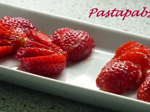 Rezept: Erdbeeren mit süssem Pesto Bild Nr. 3 Erdbeeren mit süssem Pesto - Rezept - Bild Nr. 3