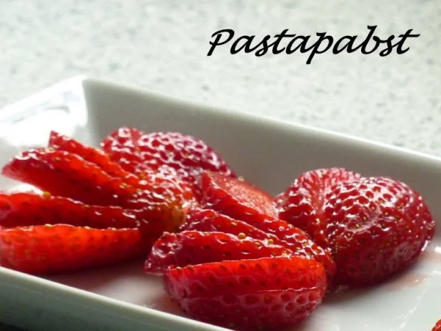 Rezept: Erdbeeren mit süssem Pesto Bild Nr. 4 Erdbeeren mit süssem Pesto - Rezept - Bild Nr. 4