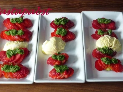 Rezept: Erdbeeren mit süssem Pesto Bild Nr. 5 Erdbeeren mit süssem Pesto - Rezept - Bild Nr. 5