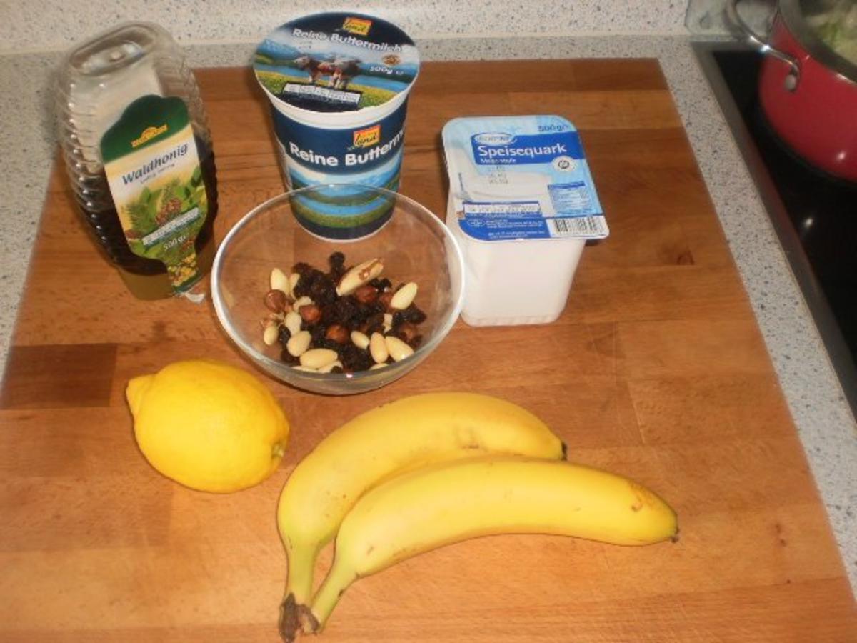 Bananen-Buttermilch-Quark mit Nüssen - Rezept - Bild Nr. 2