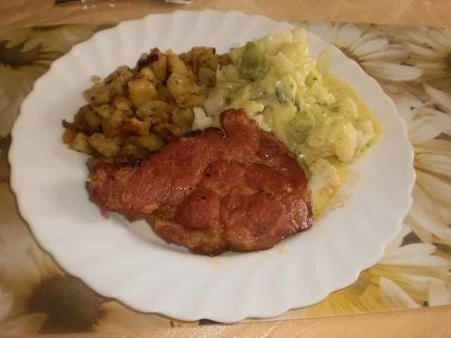 Kasseler zum Blumenkohl-Poree-Gemüse und Bratkartoffeln - Rezept