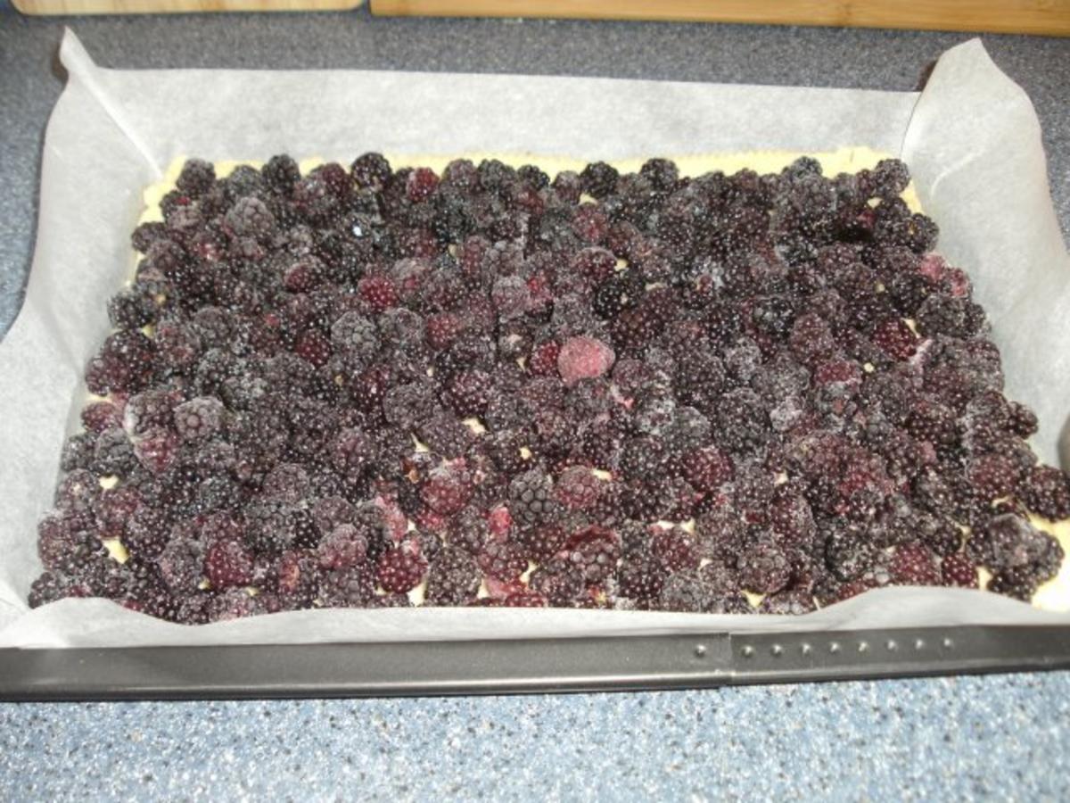 Brombeerkuchen mit Quarkguss und Streuseln - Rezept - Bild Nr. 4