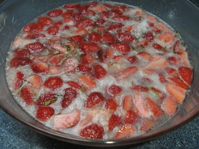 Rezept: Erdbeerbowle .....wie wir sie mögen Erdbeerbowle .....wie wir sie mögen - Rezept