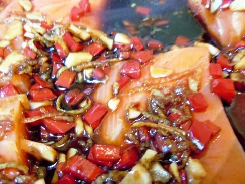 Lachs im Knusperteig mit Apfel-Ingwer-Mus und Chinakohl-Gemüse - Rezept - Bild Nr. 5