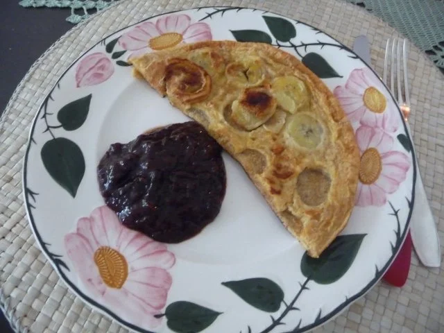 Eierspeisen : Pfannkuchen mit Bananen und Pflaumenmus aus meinem Kochbuch - Rezept