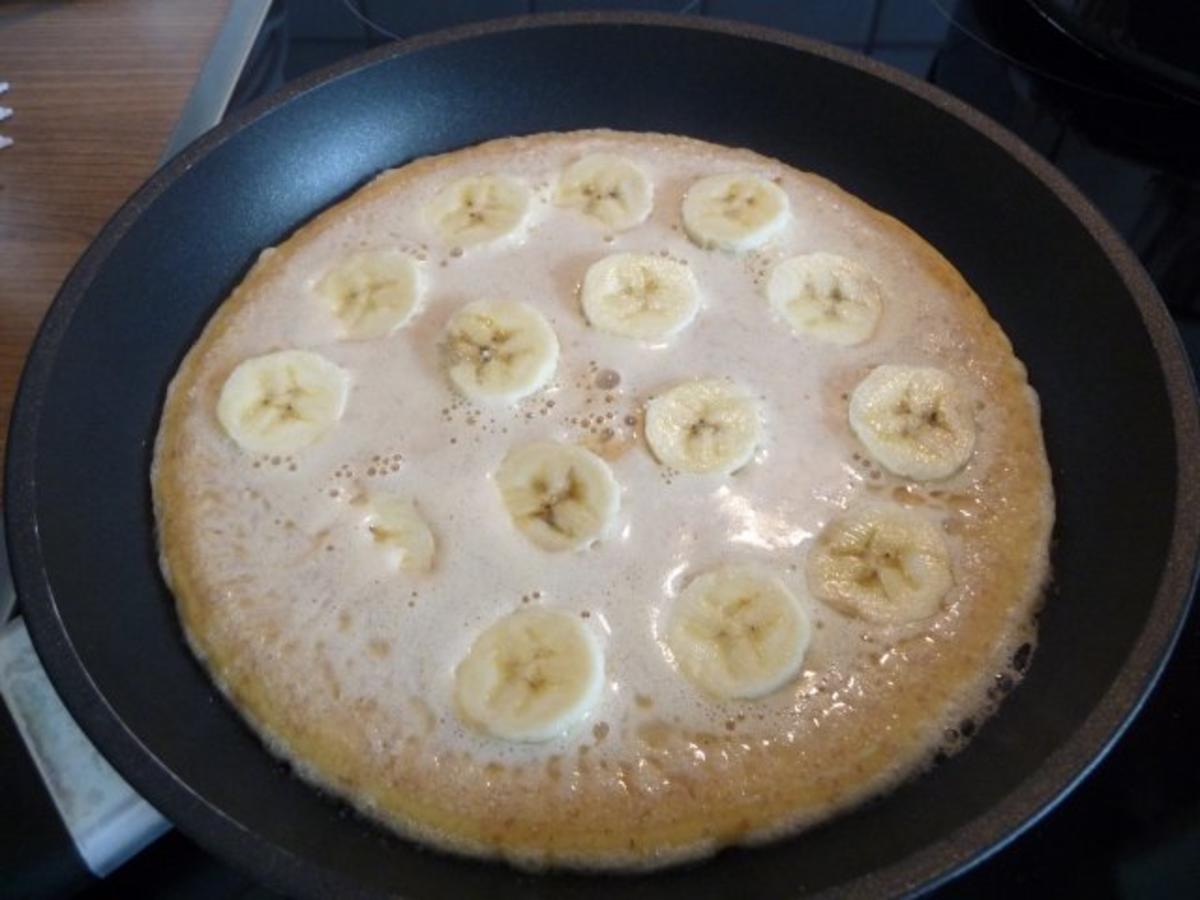 Eierspeisen : Pfannkuchen mit Bananen und Pflaumenmus aus meinem Kochbuch - Rezept - Bild Nr. 6