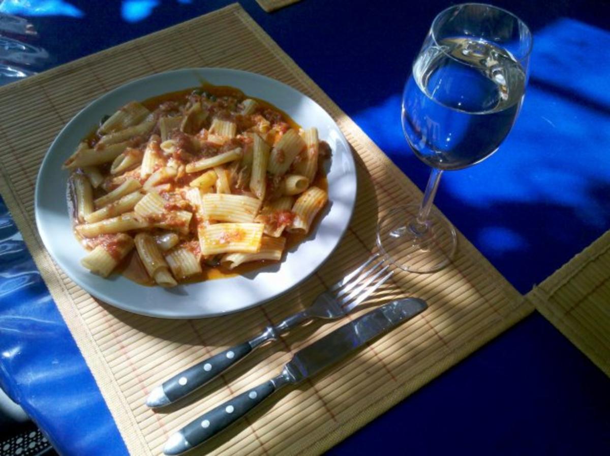 Bilder für Nudeln: Rigatoni in Thunfisch-Soße - Rezept