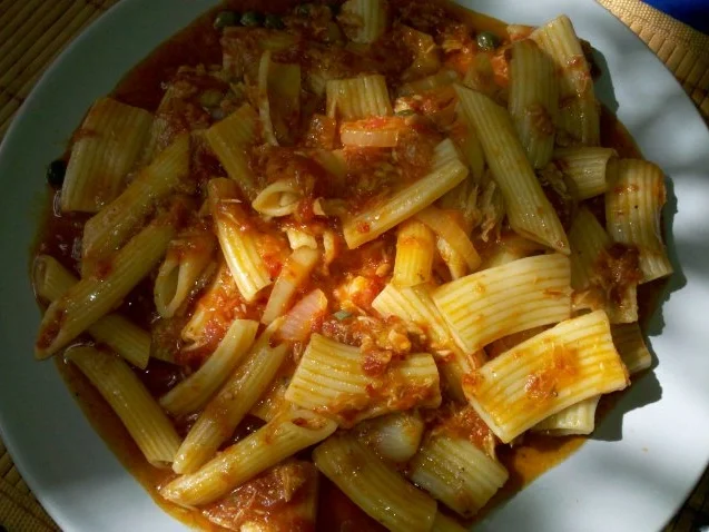 Nudeln: Rigatoni in Thunfisch-Soße - Rezept - Bild Nr. 3
