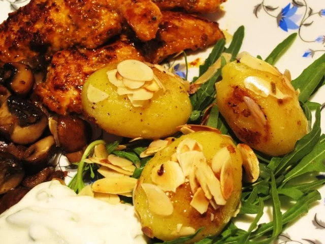 Rezept: Mandelkartöffelchen im Rucolabett ... Mandelkartöffelchen im Rucolabett ... - Rezept