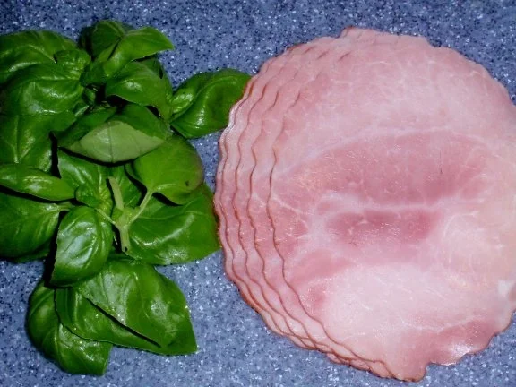 Gebratener Spargel mit Erdbeer-Melonen-Basilikum-Salat - Rezept - Bild Nr. 3