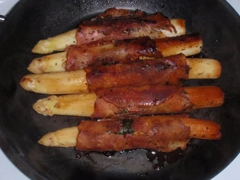 Gebratener Spargel mit Erdbeer-Melonen-Basilikum-Salat - Rezept - Bild Nr. 8