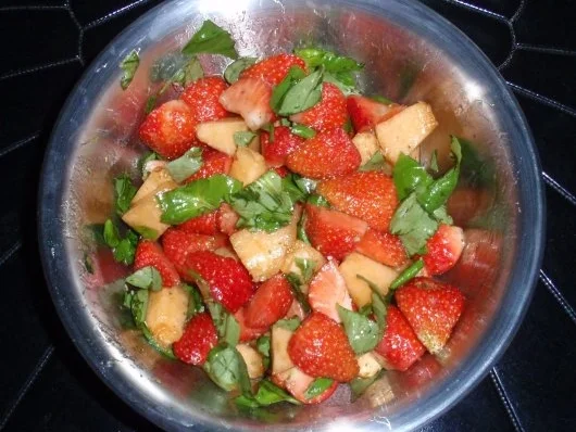 Gebratener Spargel mit Erdbeer-Melonen-Basilikum-Salat - Rezept - Bild Nr. 13