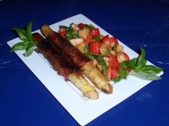 Gebratener Spargel mit Erdbeer-Melonen-Basilikum-Salat - Rezept - Bild Nr. 16