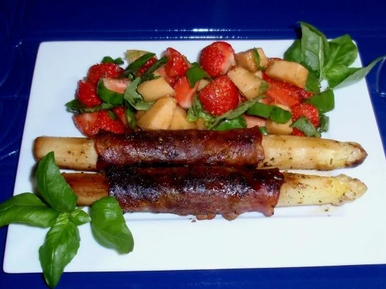 Gebratener Spargel mit Erdbeer-Melonen-Basilikum-Salat - Rezept - Bild Nr. 17