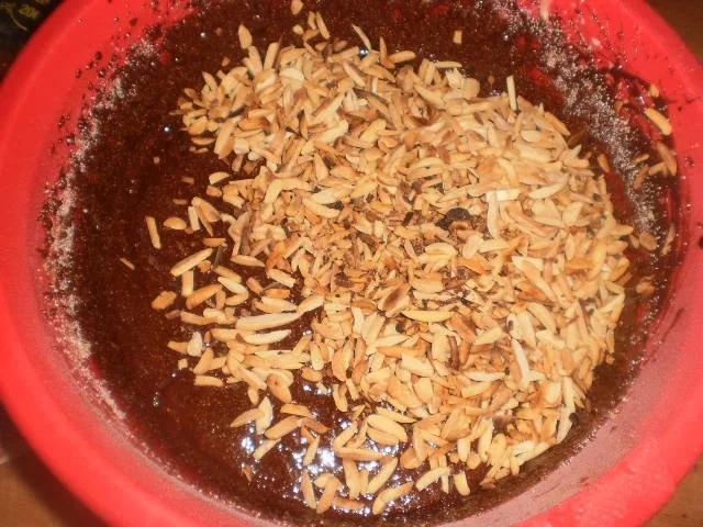 Rezept: Dinkel-Brownies-Torte mit Schokolade Bild Nr. 6 Dinkel-Brownies-Torte mit Schokolade - Rezept - Bild Nr. 6