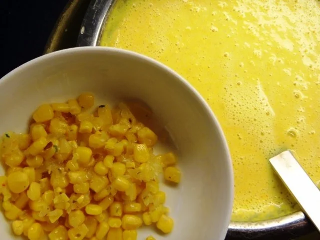 Mais-Schaum-Sueppchen mit Thymian-Kartoffelchips - Rezept - Bild Nr. 4