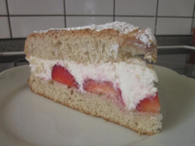 Rezept: Erdbeer-Käse-Sahne-Torte Bild Nr. 3 Erdbeer-Käse-Sahne-Torte - Rezept - Bild Nr. 3