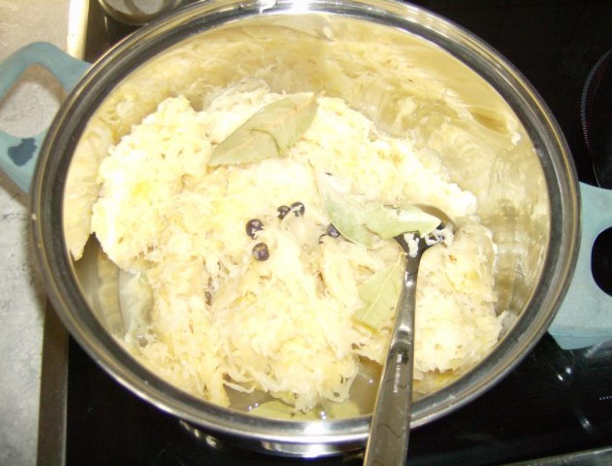Schweinswürstl mit Sauerkraut und Kartoffelbrei - Rezept - Bild Nr. 3
