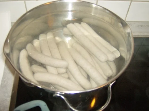 Schweinswürstl mit Sauerkraut und Kartoffelbrei - Rezept - Bild Nr. 4