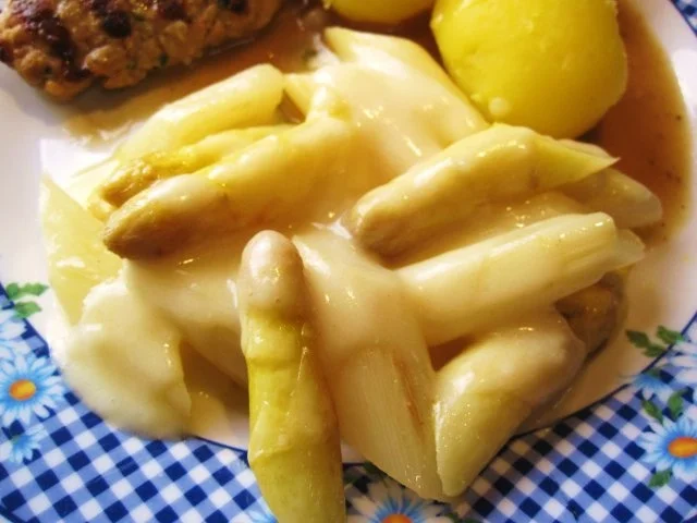 Spargel - immer wieder, denn die Zeit ist knapp ... - Rezept