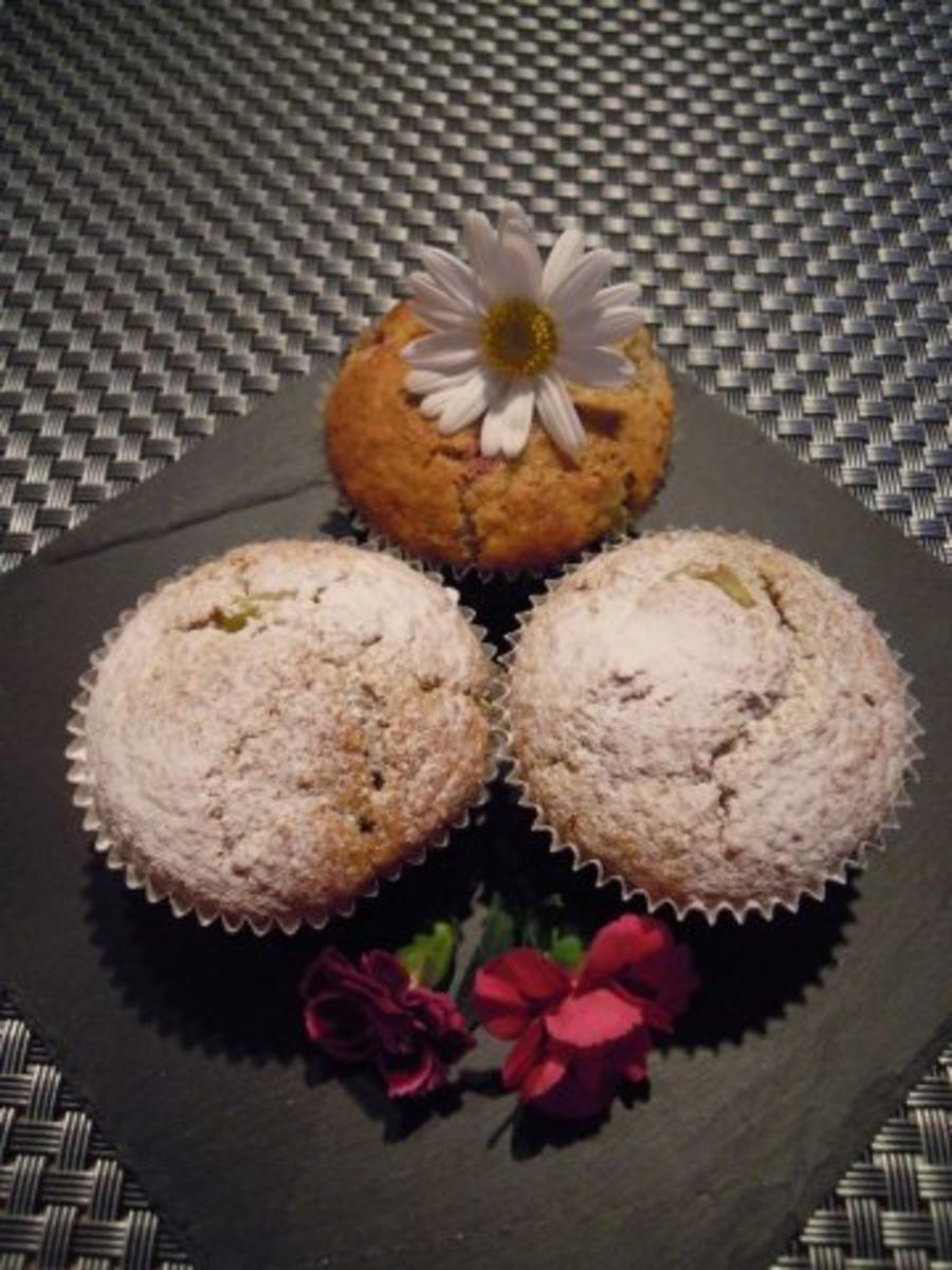 Bilder für Himbeer-Rhabarber-Muffins - Rezept