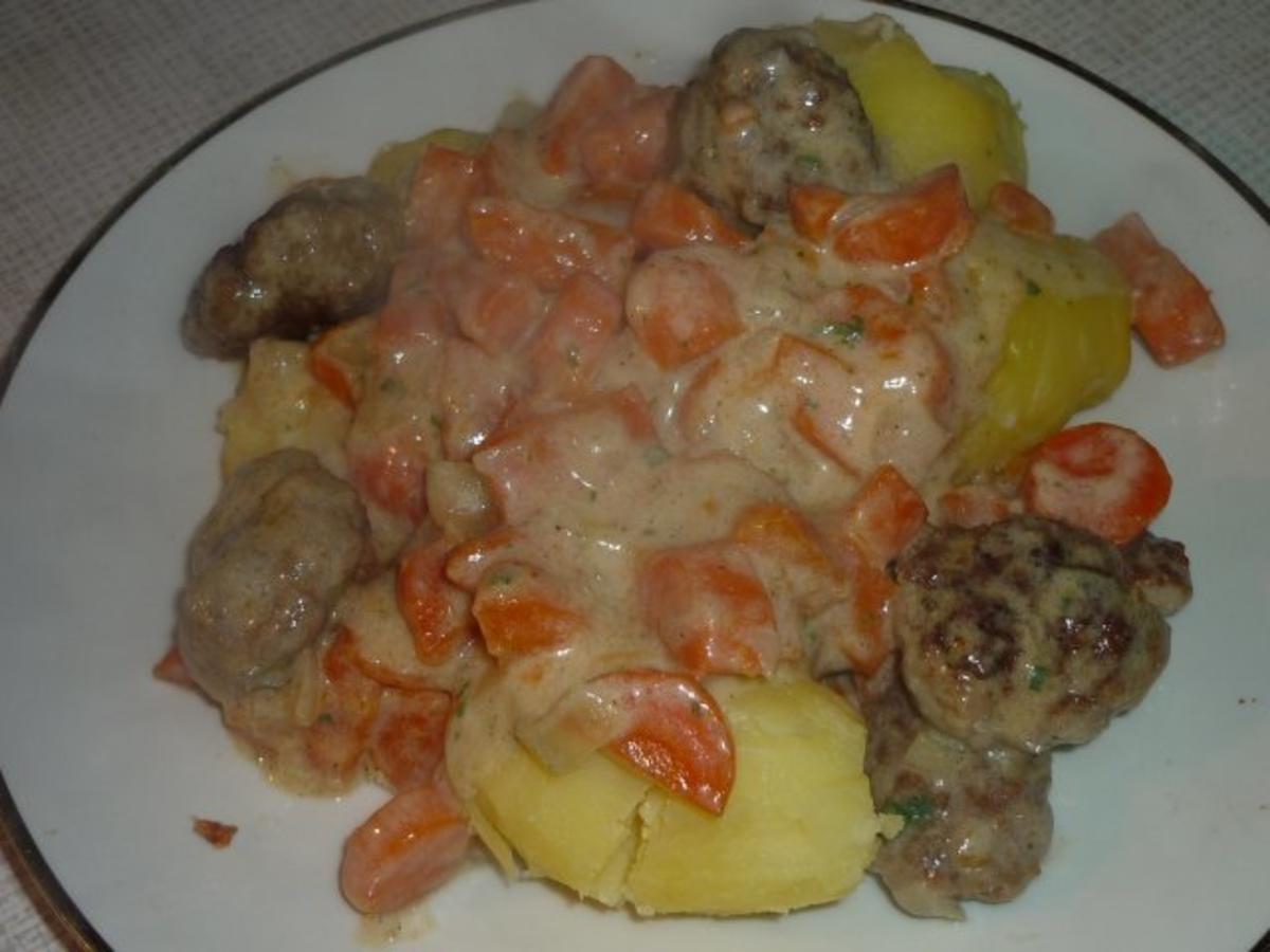 Karottengemüse mit Hackbällchen - Rezept - kochbar.de
