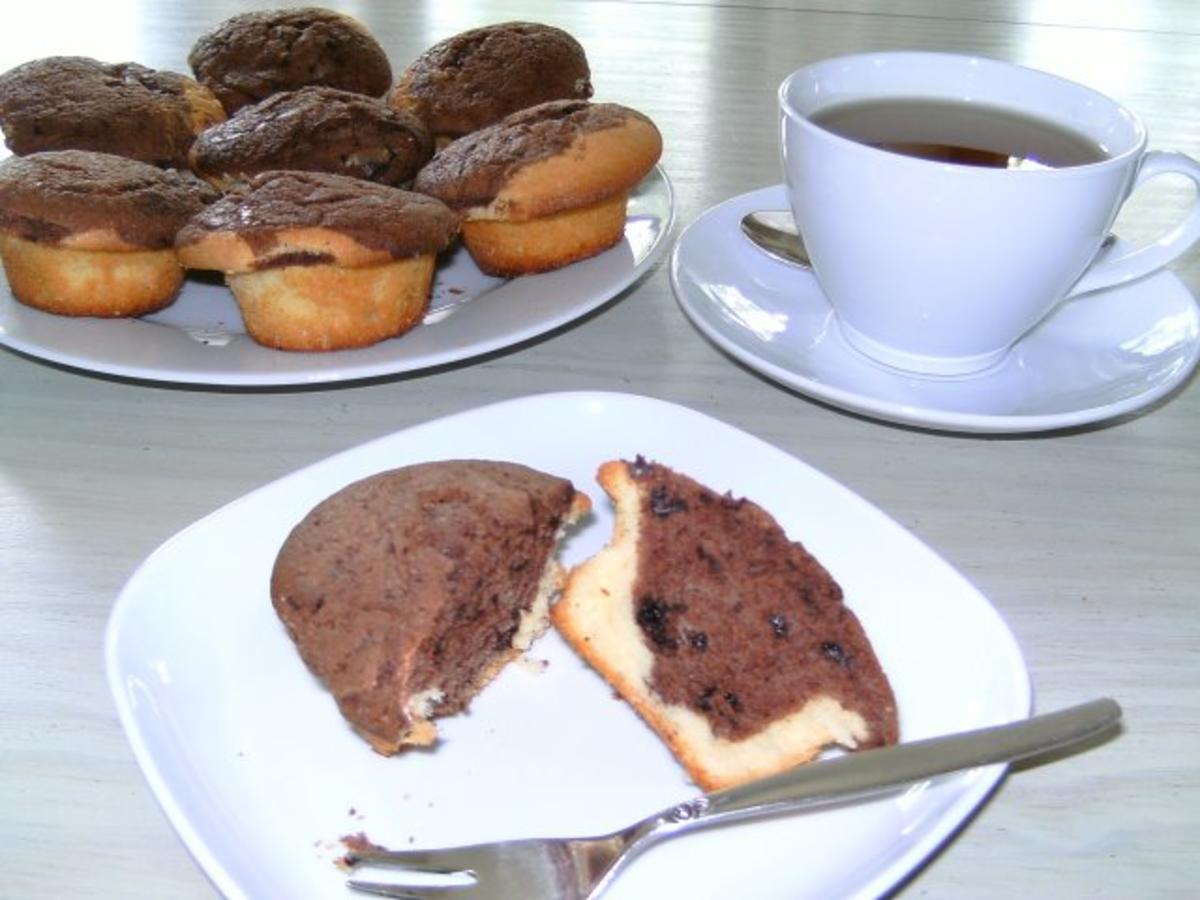 Bilder für Schoko-Muffins - kräftiges Schoko-Chips-Herz in zartem Vanillemantel oder 