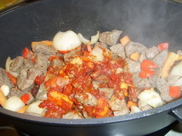 Rezept: Rotwein-Kräutergulasch Bild Nr. 8 Rotwein-Kräutergulasch - Rezept - Bild Nr. 8