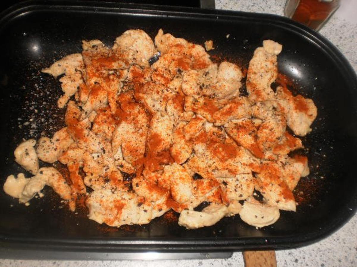 Hühnchen in Rahm-Pilz-Sauce  / Geflügelklein mit Pilzen und Schmorgurken - Rezept - Bild Nr. 5